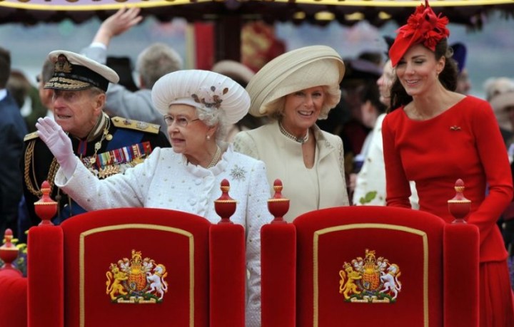 2012 Elizabeth fête ses 60 ans de règne sous une météo anglaise