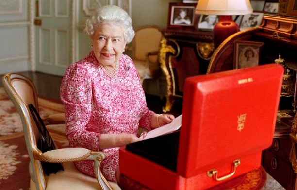 La reine aux affaires royales à la veille des célébrations du plus long règne de l'histoire de la couronne britannique