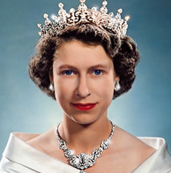 La reine a les yeux bleus, bleu Windsor