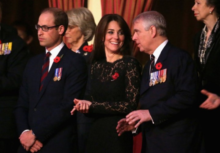 William absorbé par le spectacle