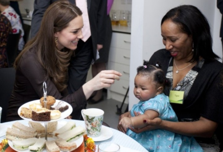 La duchesse éblouie par la coiffure de Naya