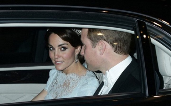 Manches courtes et empiècement de dentelle