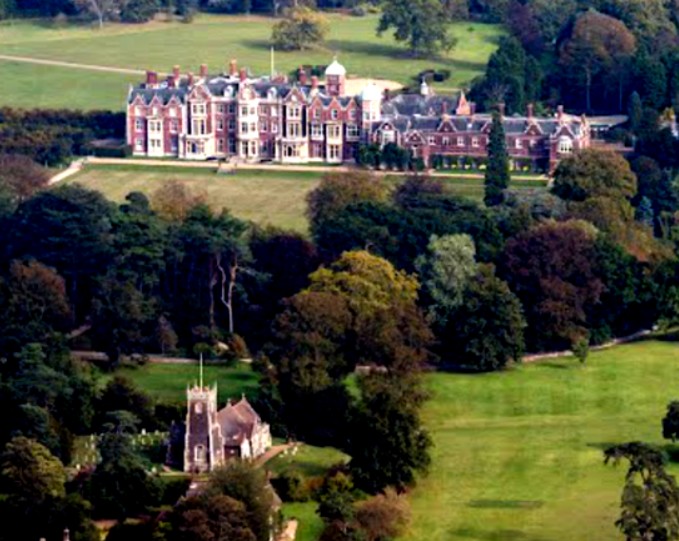 Le château de Sandringham et l'église Sainte-Marie-Madeleine 