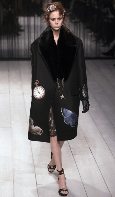 McQueen un manteau à remonter le temps