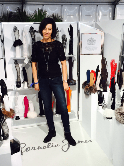 cornelia-james-first-class-fashion-week-paris-gants-kate