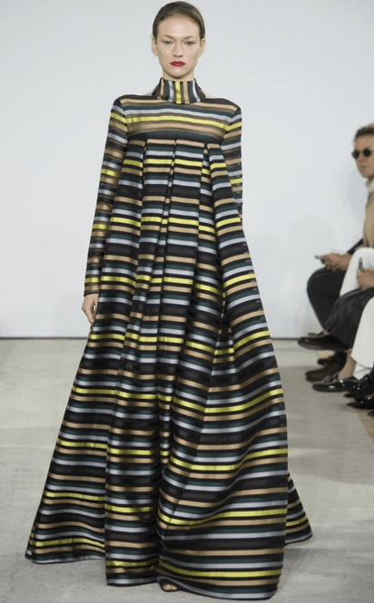 Emilia Wickstaed des rayures hypnotiques