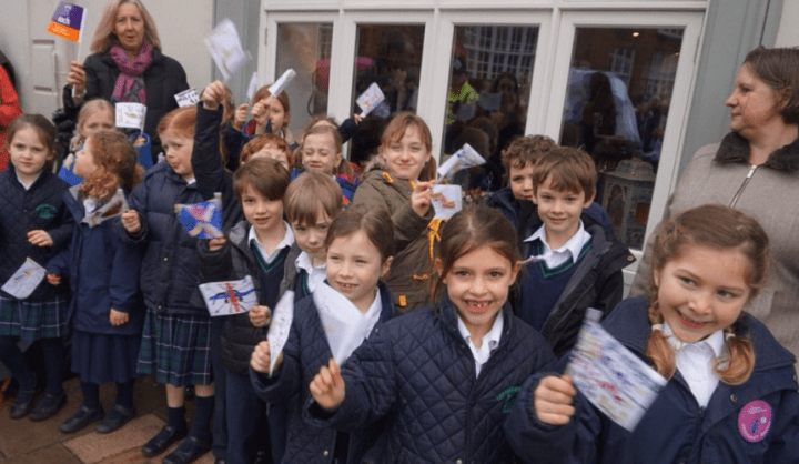 Comité d’accueil en kilt et doudoune