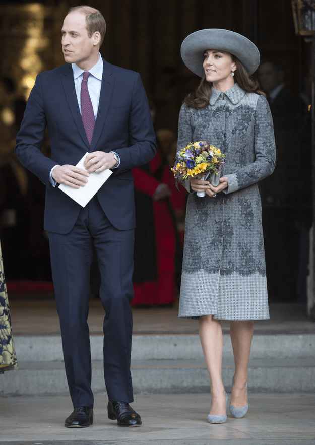 Mieux que la pochette le bouquet illumine le manteau du jour