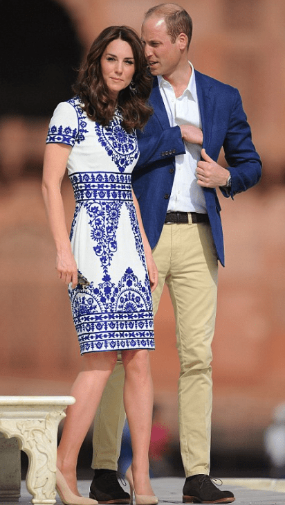 William étouffe dans son blazer