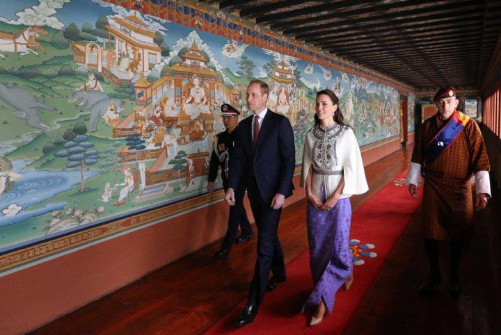 Dans le corridor qui mène à la salle du trône d'or