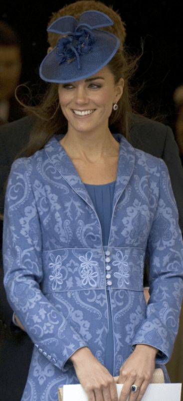 kate-manteau-tapisserie