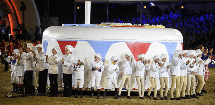 XXL cake Photo Ben Cawthra/LNP