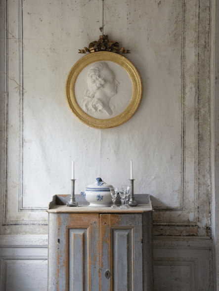 style-gustavien-suede-deco-mobilier