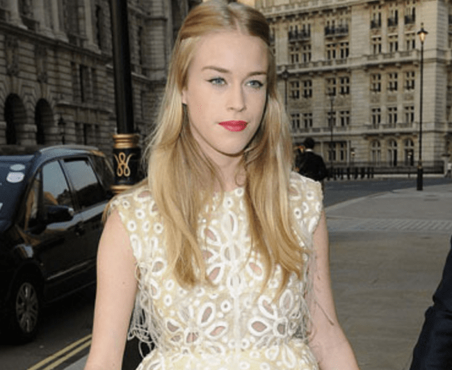 lady-charteris-red-lipstick