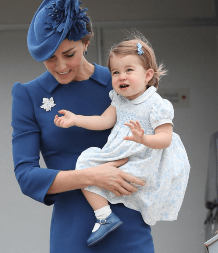 kate-charlotte-aeroport-victoria-canada