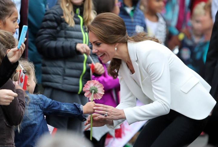 kate-foule-fleur-victoria