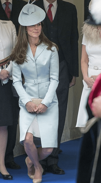 kate-jarretiere-cereminie-reverence-reine