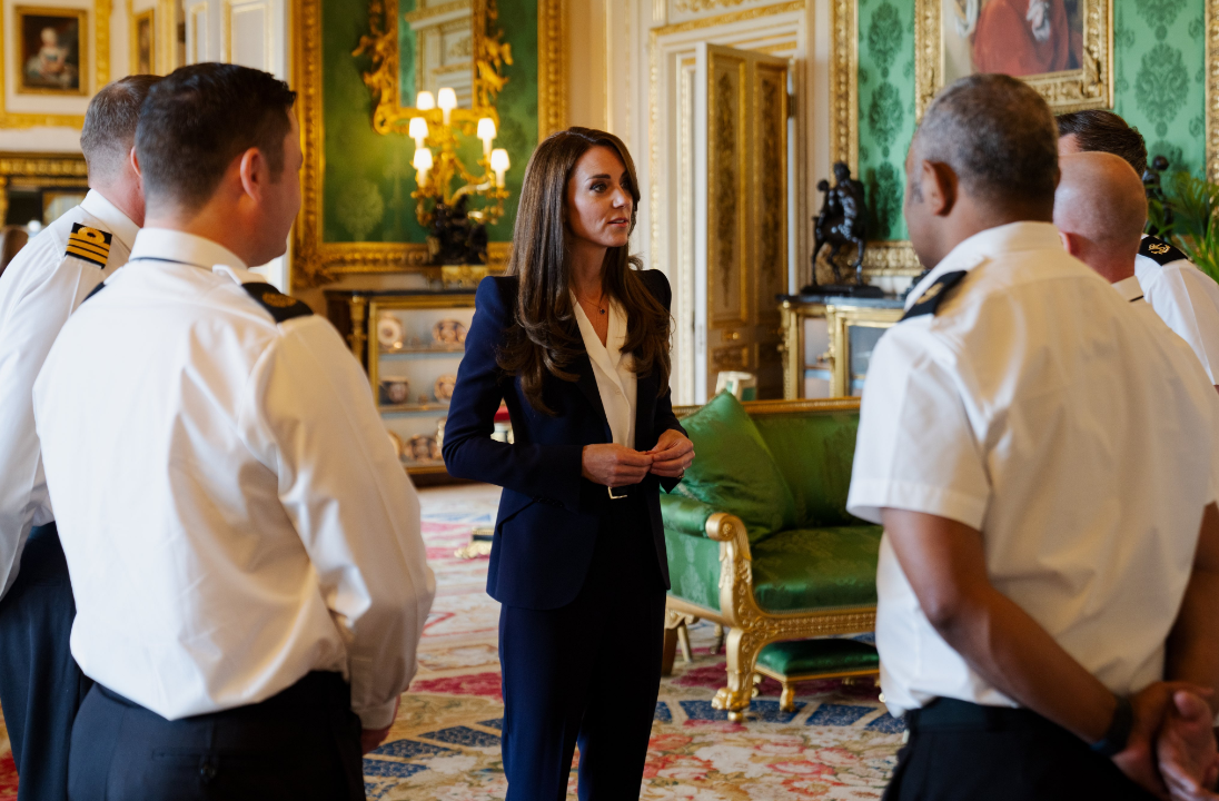 Kate reçoit la Royal Navy – Dans le boudoir de Kate Middleton