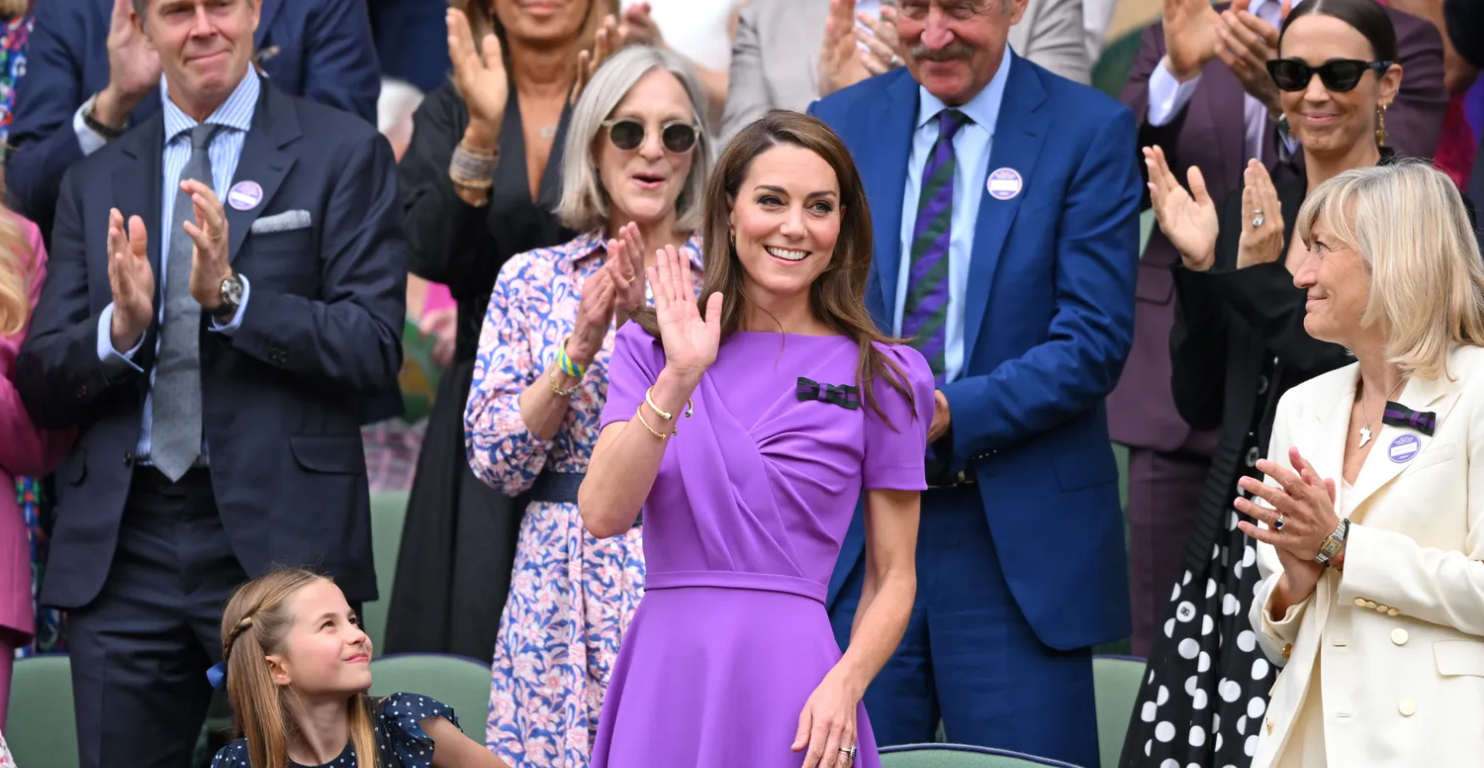 Kate Middleton prouve qu'il est possible d'oser le bleu de la tête aux  pieds sans fausse note - Yahoo Style France, image size:1484x768