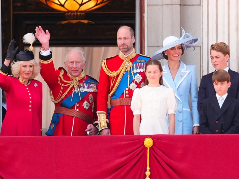 Kate fête le Salut aux Couleurs